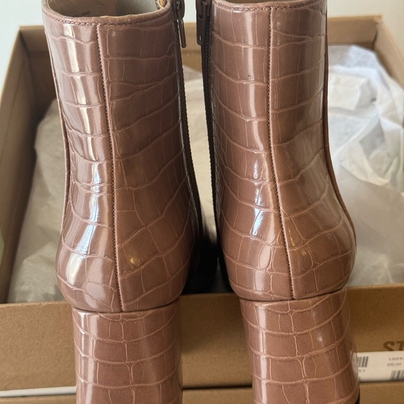NIB Steve Madden "Darma" Crocodile Embossed Blush Tan Ankle Bootie Size 8 - Picture 4 of 16